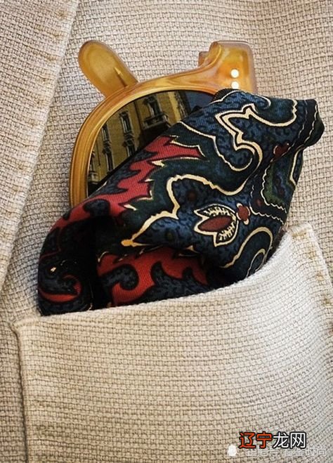 魅力无穷的男士口袋方巾，10款折叠方法轻松提升品位和气质