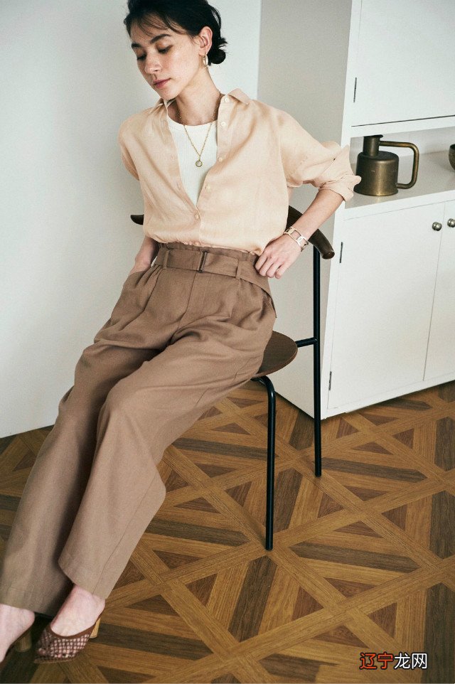 如何把“衬衫”穿的让人眼前一亮?关键在这4个细节,学会准好看