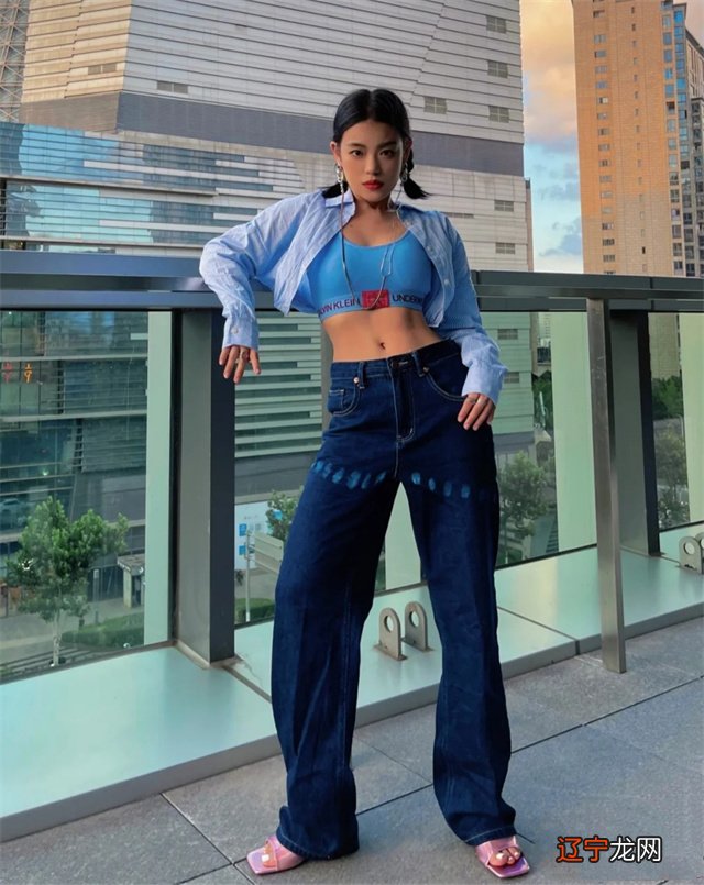 穿搭技巧真的有用吗?别的不说,“上短下长、上紧下松”还挺实用