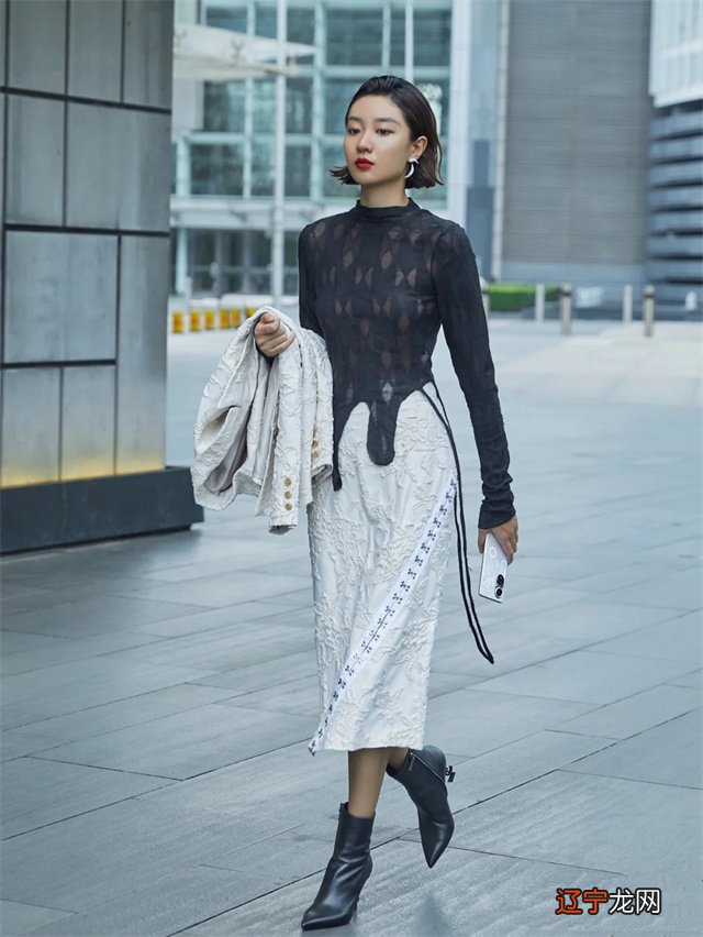 穿搭技巧真的有用吗?别的不说,“上短下长、上紧下松”还挺实用