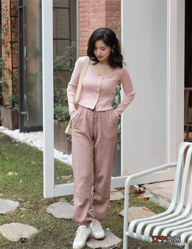 穿搭技巧真的有用吗?别的不说,“上短下长、上紧下松”还挺实用