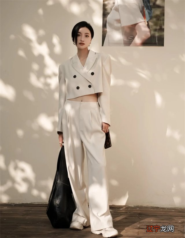 穿搭技巧真的有用吗?别的不说,“上短下长、上紧下松”还挺实用