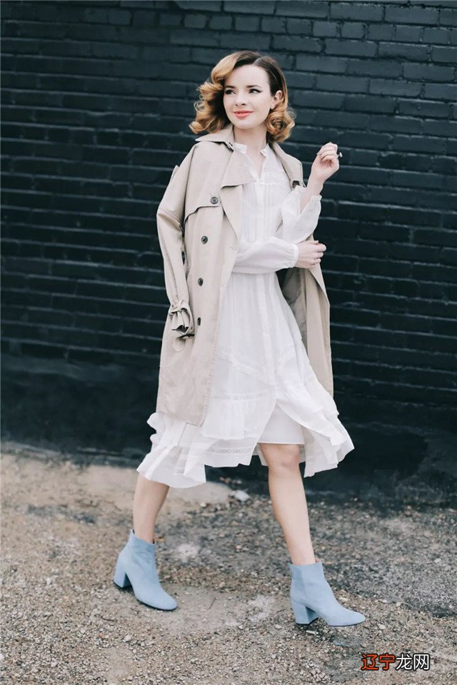 秋天过了一半才发现,穿风衣时,还是配“裙子”最好看,气质高级