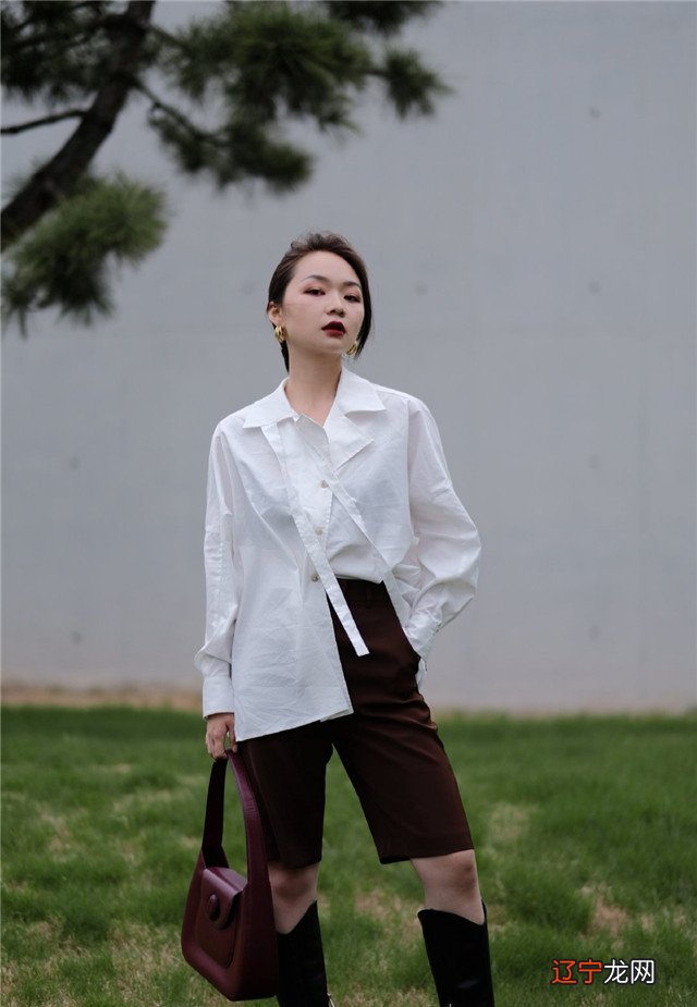 不会穿的职场小白，这套“极简穿搭”送你，百搭不挑人，照搬就成