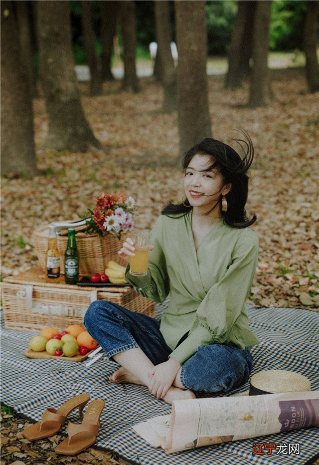 不会穿的职场小白,这套“极简穿搭”送你,百搭不挑人,照搬就成