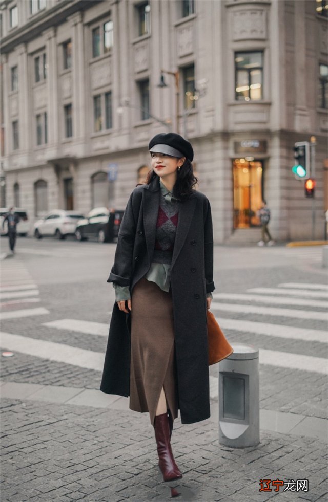 今年大火的“半身裙”,配大衣优雅又高级,适合腿粗、臀肥的女人