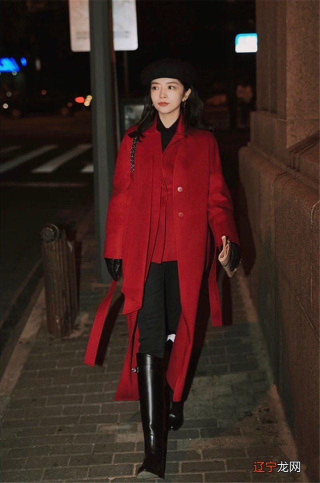 2021三木又放大招了,一身喜庆色+高级色,时髦混搭学她准美