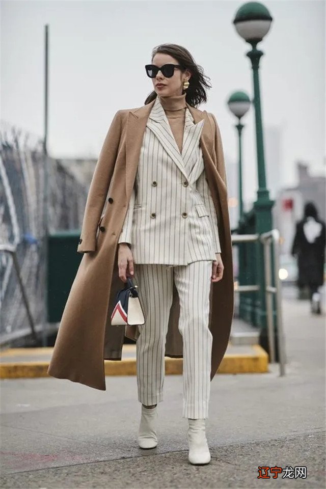 毛衣＋西装裤＋大衣，恰到好处的时髦与高级，让职场女人一眼就爱上