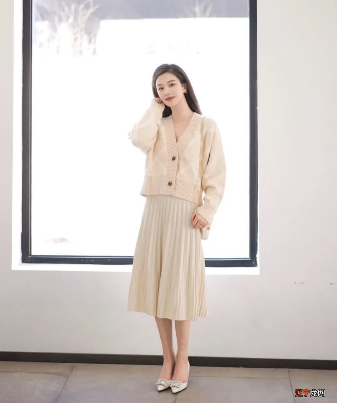 寒冷冬天的毛衣穿搭，学会这3个搭配技巧就够了，温柔时尚显年轻