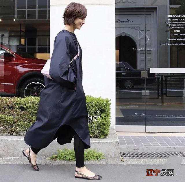 40＋女人穿黑色显老？是你不会搭配！看50岁富冈佳子这么穿多美