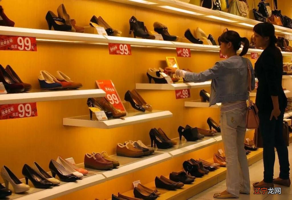 一代“鞋王”陨落!曾年销5000万双,如今市值蒸发99%,关店6500家