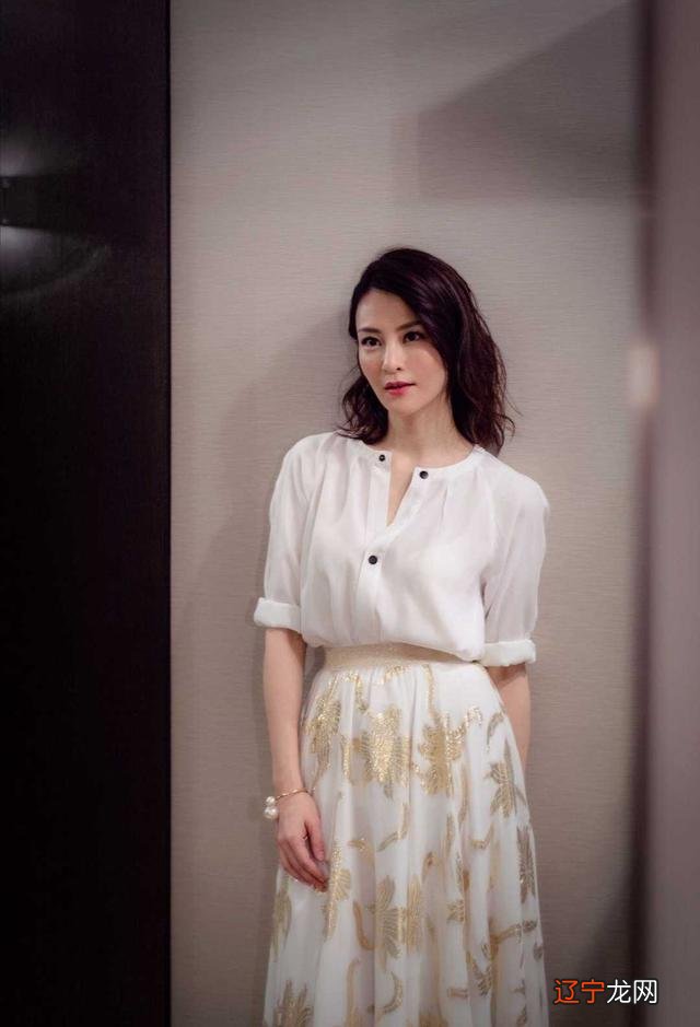 能把白衬衫穿好看的女人，才是真的有气质