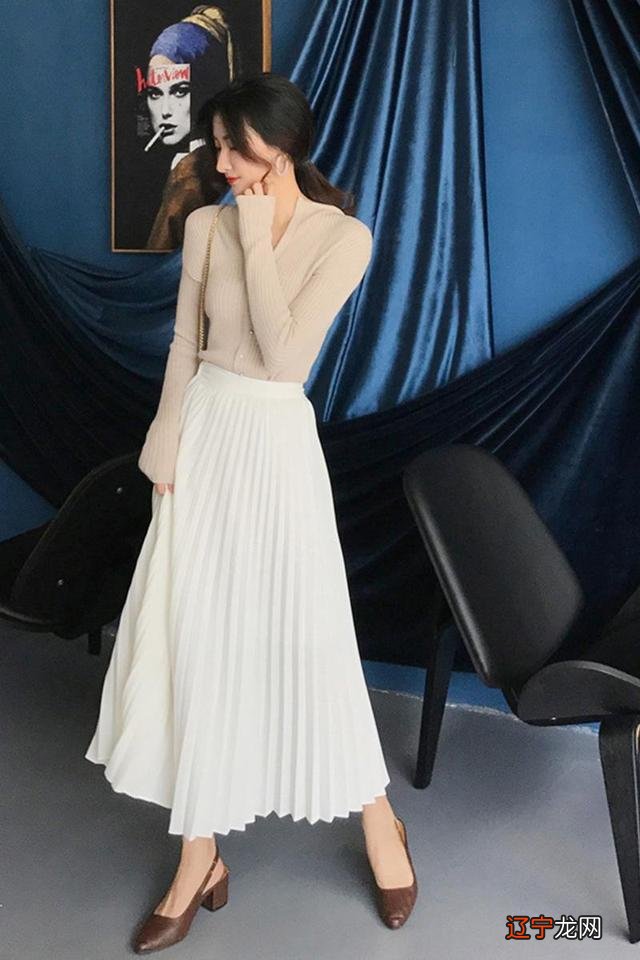 秋天第一条裙子,我选百褶裙,风格百变还显高显瘦