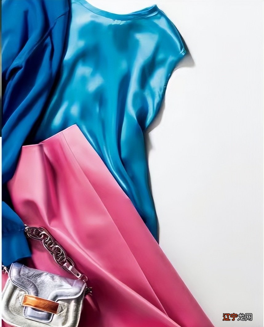 鲜艳＝廉价？不，你错了！大女人风的“华丽穿搭”，惊艳太多人