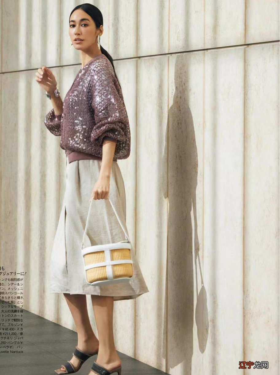 鲜艳＝廉价？不，你错了！大女人风的“华丽穿搭”，惊艳太多人