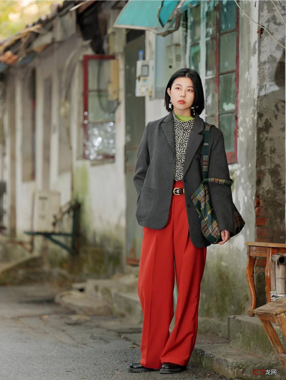 同色系穿搭不同的色彩敏感度,过年照着穿,时髦又墨绿