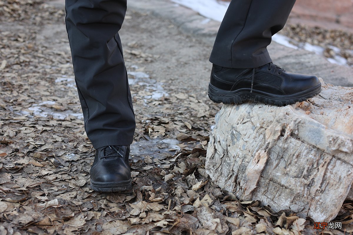 军靴硬邦邦？穿过Bates之后你才知道什么叫舒服