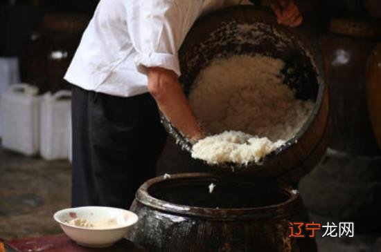 米酒上面有黑毛能吃吗