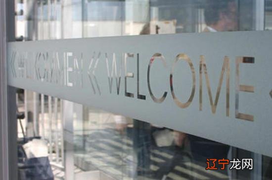 玻璃门上的胶怎么去除