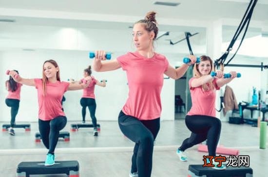 女生健身房锻炼顺序