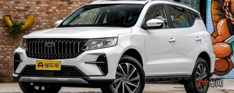 吉利远景x6后尾翼灯怎么拆