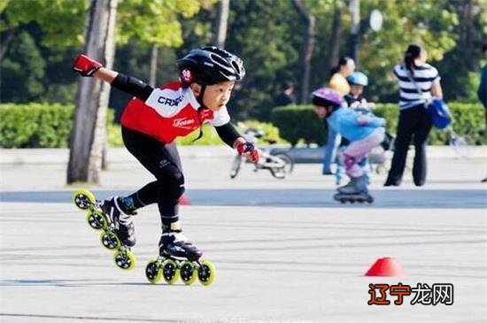 轮滑用哪里发力