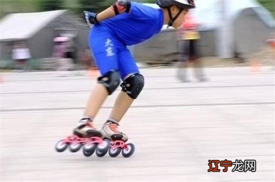 轮滑用哪里发力